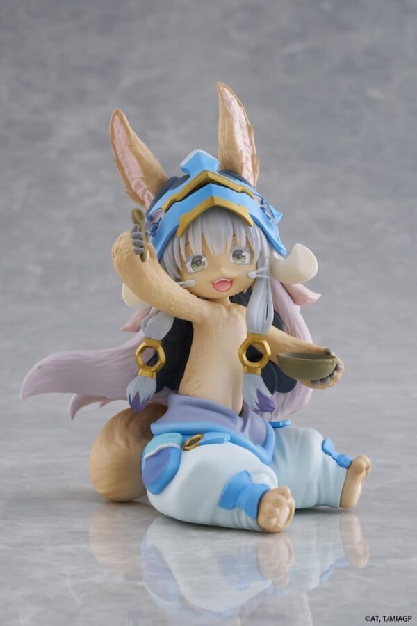 Made in Abyss Настольная милая фигурка из ПВХ Наначи (вер. для еды) 13 см