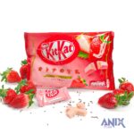 Strawberry flavoured mini KitKat, 113g