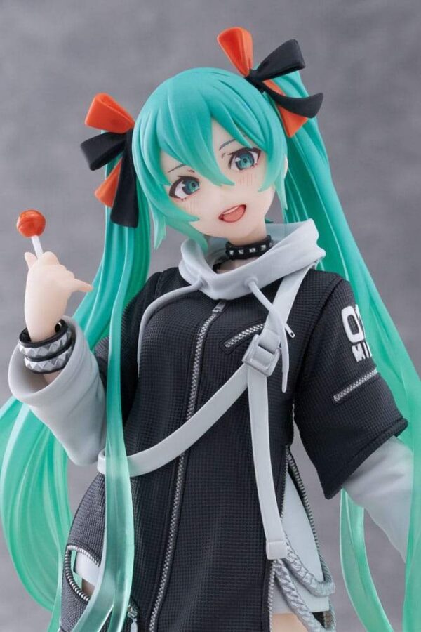 Фигурка Hatsune Miku Wonderland PVC Fashion Punk Ver. 18 cm