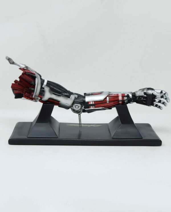 Cyberpunk: Edgerunners – Silverhandi käe koopia, 30 cm