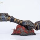 Clair Obscur: Ekspeditsioon 33 – Gustave’i käe koopia 1:1 mõõtkavas, pikkus 48 cm